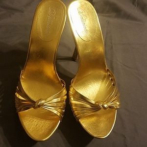 Delicious Gold heels